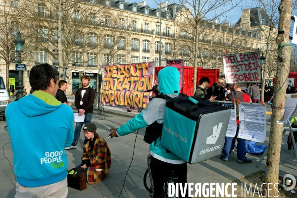 Atelier education populaire, Nuit Debout, place de la republique, un livreur prend la parole au micro