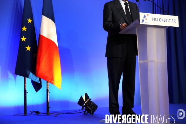 François FILLON, le candidat Les Républicains à l élection présidentielle présente son programme à son QG de campagne.