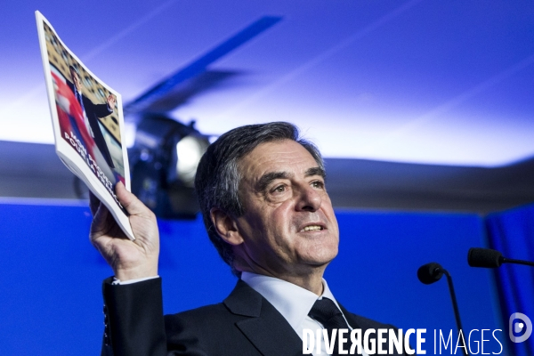 François FILLON, le candidat Les Républicains à l élection présidentielle présente son programme à son QG de campagne.