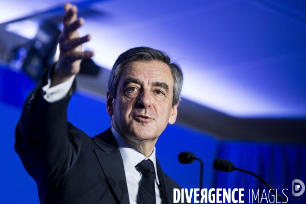 François FILLON, le candidat Les Républicains à l élection présidentielle présente son programme à son QG de campagne.