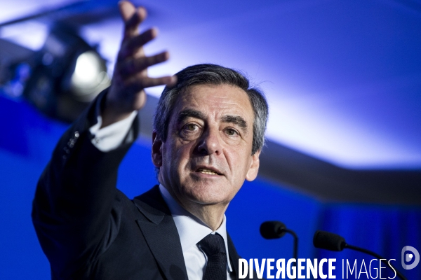 François FILLON, le candidat Les Républicains à l élection présidentielle présente son programme à son QG de campagne.