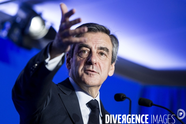 François FILLON, le candidat Les Républicains à l élection présidentielle présente son programme à son QG de campagne.