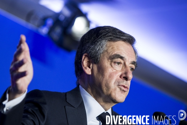 François FILLON, le candidat Les Républicains à l élection présidentielle présente son programme à son QG de campagne.