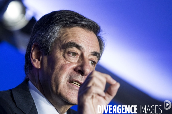 François FILLON, le candidat Les Républicains à l élection présidentielle présente son programme à son QG de campagne.