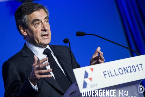 François FILLON, le candidat Les Républicains à l élection présidentielle présente son programme à son QG de campagne.