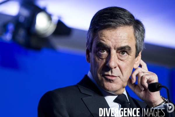 François FILLON, le candidat Les Républicains à l élection présidentielle présente son programme à son QG de campagne.