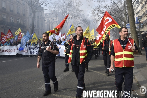 Manifestation nationale des pompiers à Paris. Firemen in Paris.