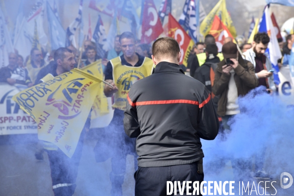 Manifestation nationale des pompiers à Paris. Firemen in Paris.