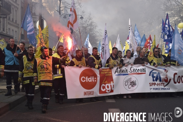 Manifestation nationale des pompiers à Paris. Firemen in Paris.