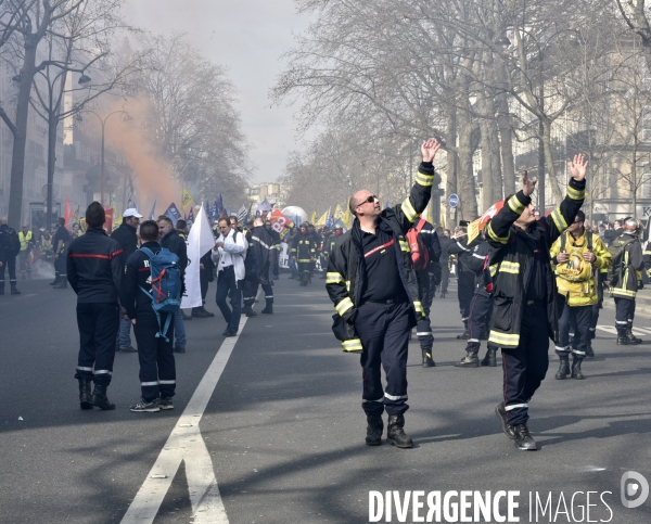 Manifestation nationale des pompiers à Paris. Firemen in Paris.