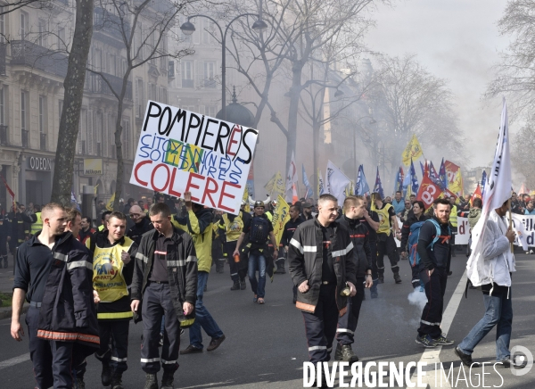 Manifestation nationale des pompiers à Paris. Firemen in Paris.