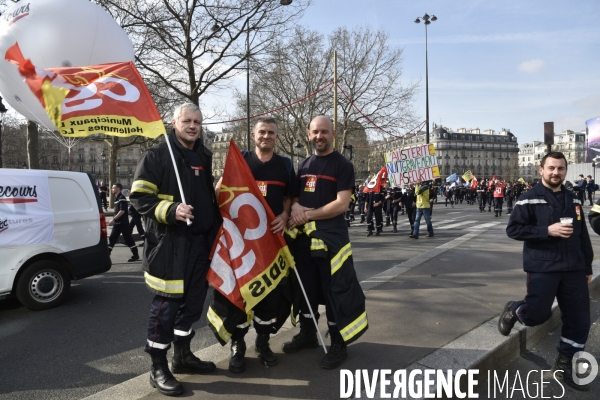 Manifestation nationale des pompiers à Paris. Firemen in Paris.