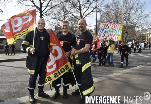 Manifestation nationale des pompiers à Paris. Firemen in Paris.