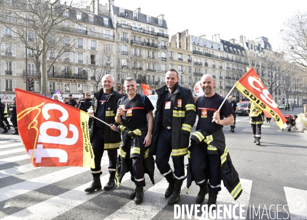 Manifestation nationale des pompiers à Paris. Firemen in Paris.