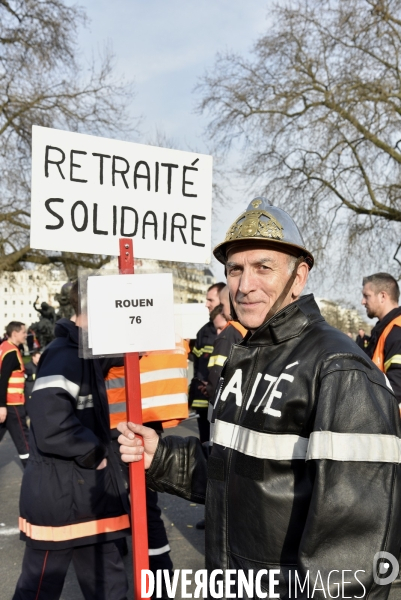 Manifestation nationale des pompiers à Paris. Firemen in Paris.