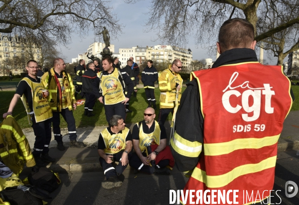 Manifestation nationale des pompiers à Paris. Firemen in Paris.