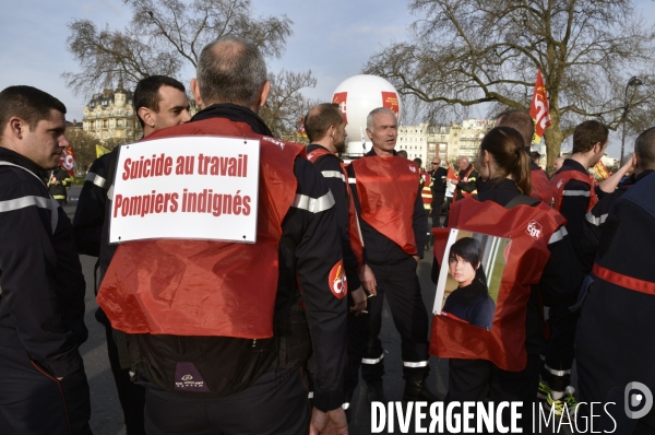 Manifestation nationale des pompiers à Paris. Firemen in Paris.