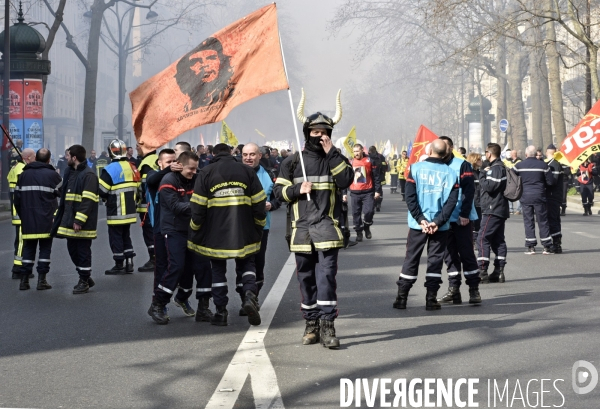 Manifestation nationale des pompiers à Paris. Firemen in Paris.