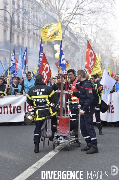 Manifestation nationale des pompiers à Paris. Firemen in Paris.