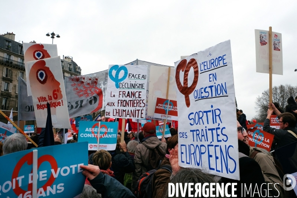 Marche pour la 6 eme republique des militants et sympathisans de jean-luc Melanchon