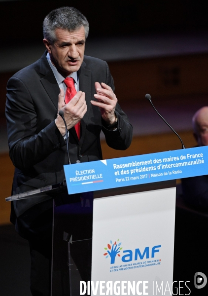Emmanuel Macron au rassemblement de l Association des Maires de france