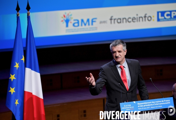 Emmanuel Macron au rassemblement de l Association des Maires de france