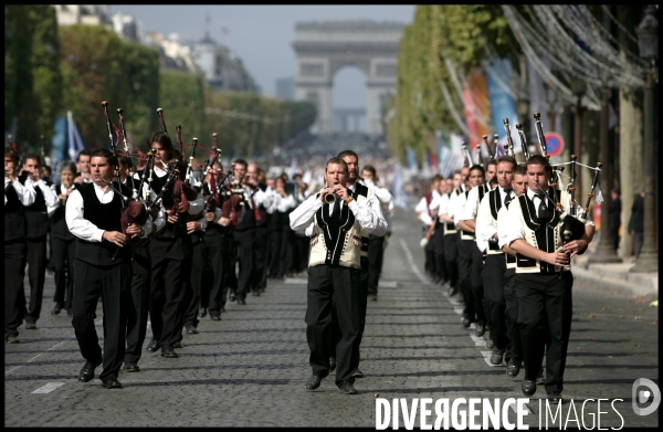 Breizh parade a paris sur les champs elysees .