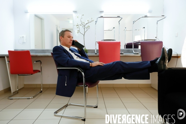 Nicolas Dupont Aignan avant son meeting à Marly