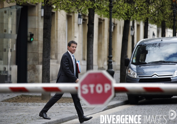 Manuel Valls réunit ses soutiens à l Assemblée Nationale