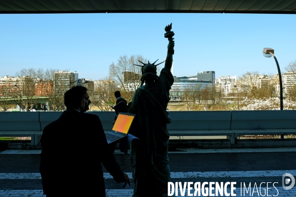 Illustration Mars2017.Statue de la liberte sur la dalle Beaugrenelle au front de Seine