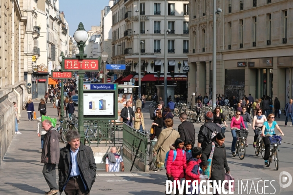 Illustration Mars2017.Scene de rue a la sortie du metro Republique.