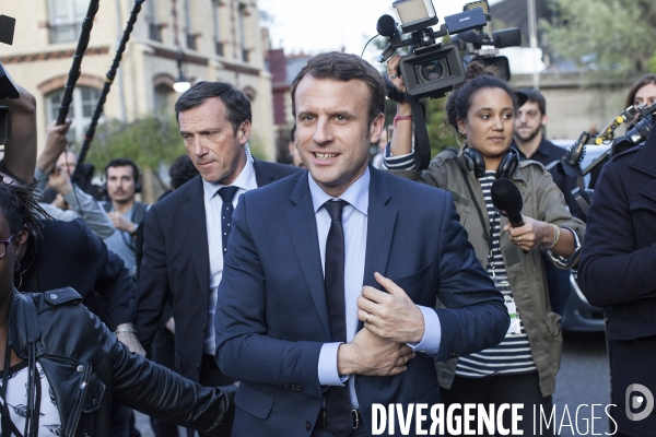 Emmanuel Macron rencontre à St Denis une centaine de personnalités au parcours remarquable issues de quartier s populaires