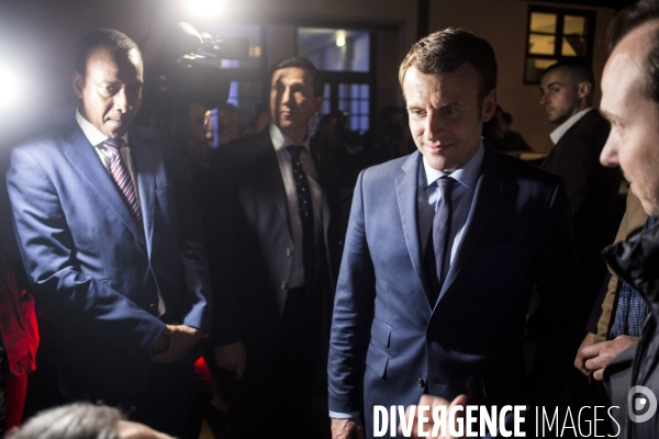 Emmanuel Macron rencontre à St Denis une centaine de personnalités au parcours remarquable issues de quartier s populaires