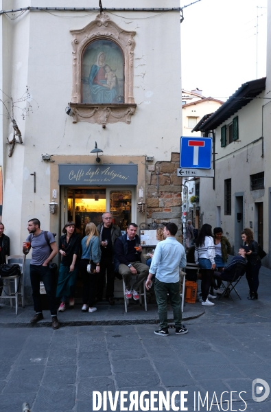 Florence.C est l heure de l aperitivo au cafe des artisans