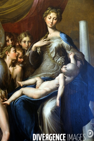 Florence.Aux Offices, la Vierge au long cou, une oeuvre du peintre Parmesan