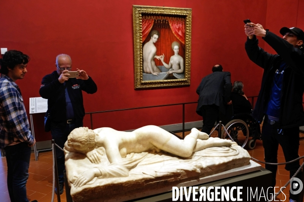 Florence.Hermaphrodite endormi, statue en marbre  a la galerie des Offices