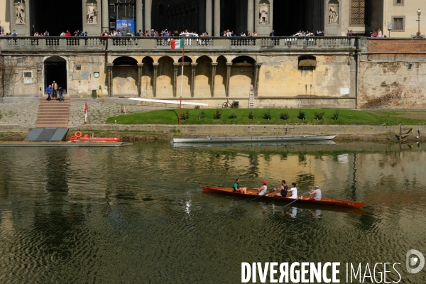 Florence.Entrainement sur l Arno du club d aviron