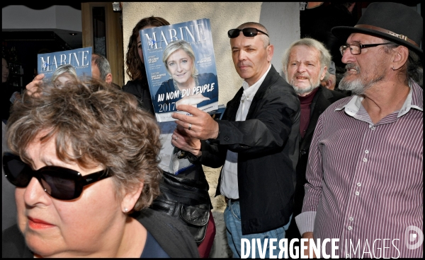 Marine Le pen à la foire de Lencloître