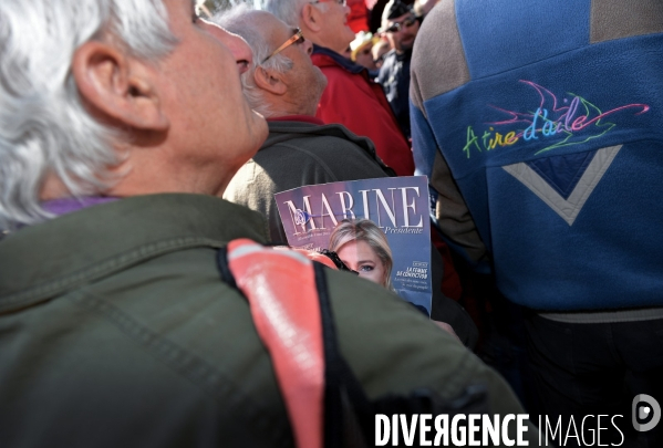 Marine Le pen à la foire de Lencloître