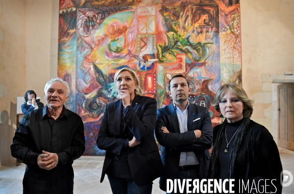 Marine Le Pen viste Chateau Couvert