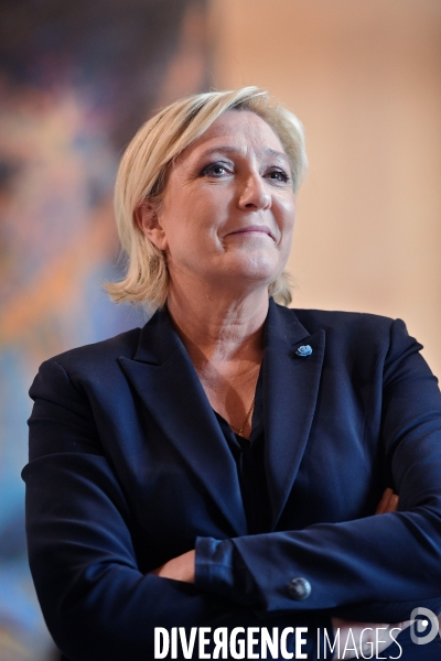 Marine Le Pen viste Chateau Couvert