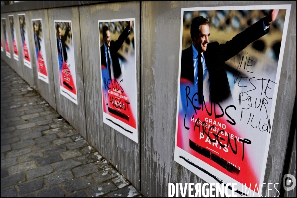 Affiches de campagne de François Fillon taguées