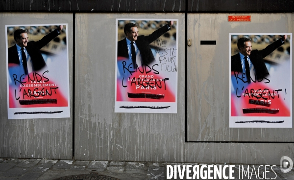 Affiches de campagne de François Fillon taguées