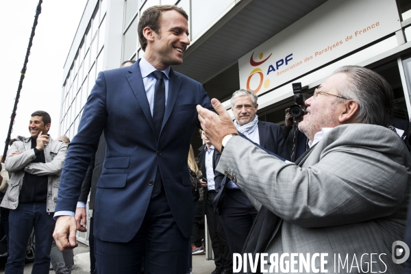 Le candidat du mouvement En Marche Emmanuel MACRON visite le site de l  APF ENTREPRISE 93, entreprise de travail protégé de l Association des Paralysés de France.