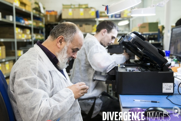 APF ENTREPRISE 93, entreprise de travail protégé de l Association des Paralysés de France, spécialisée dans les prestations de services après-vente sur les produits électroniques et le recyclage, employant 80% de travailleurs handicapés.