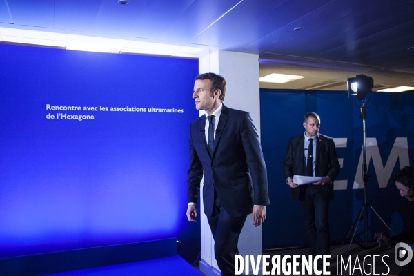 Emmanuel Macron rencontre les associations ultramarines de l Héxagone à son QG de campagne le Samedi 8 Avril 2017.