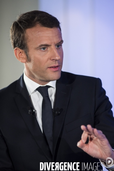 Emmanuel Macron rencontre les associations ultramarines de l Héxagone à son QG de campagne le Samedi 8 Avril 2017.