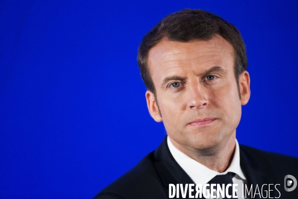 Série de portraits du candidat du mouvement En Marche Emmanuel MACRON devant les associations Ultramarines de l hexagone.