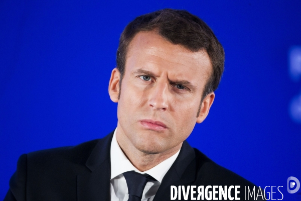 Série de portraits du candidat du mouvement En Marche Emmanuel MACRON devant les associations Ultramarines de l hexagone.