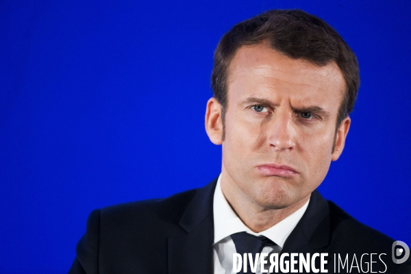 Série de portraits du candidat du mouvement En Marche Emmanuel MACRON devant les associations Ultramarines de l hexagone.